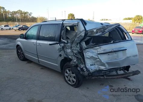 2010 Chrysler Town & Country Touring z USA, uszkodzony, nr VIN 2A4RR5D15AR285163